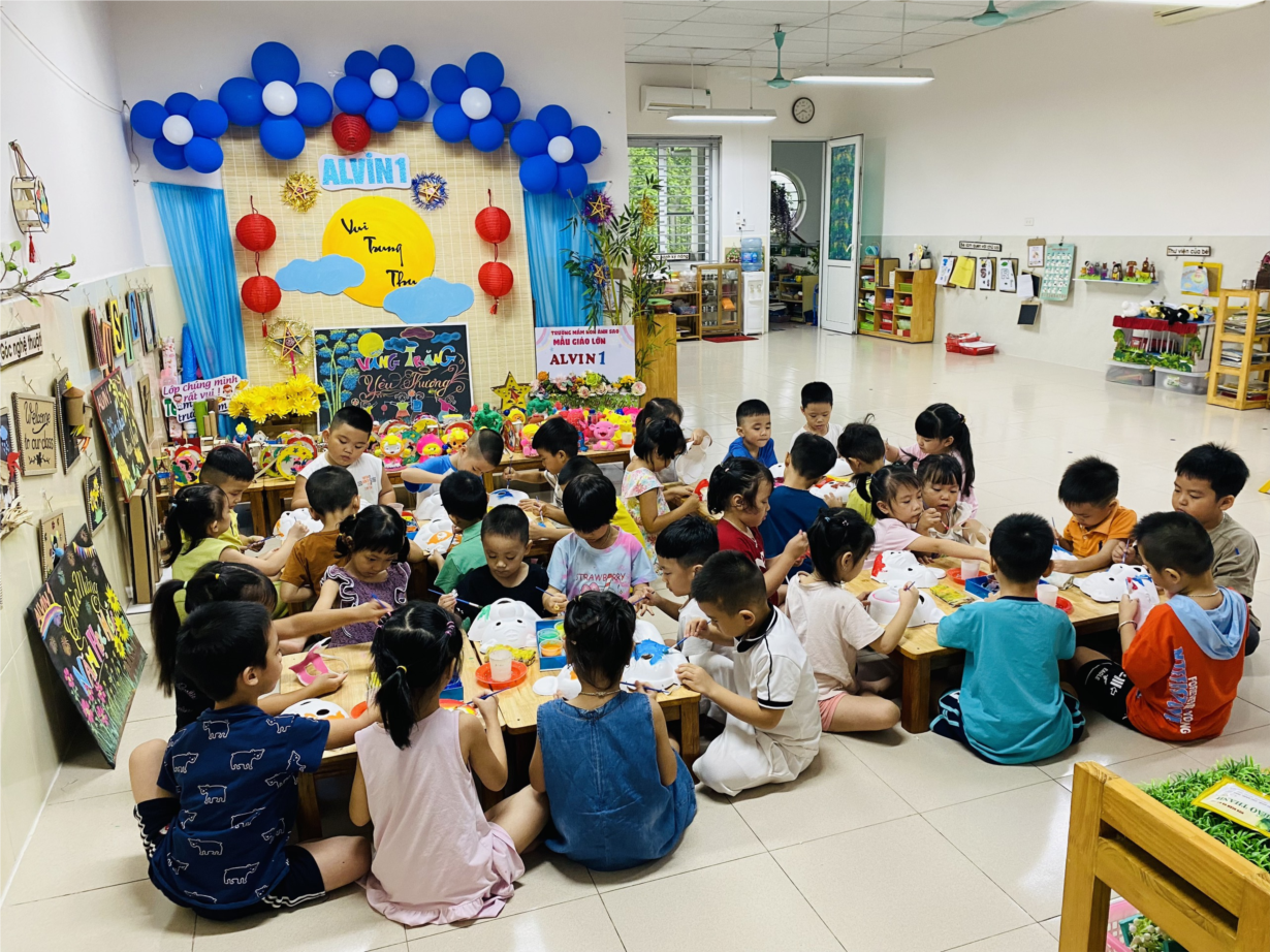 Alvin1 với hoạt động trong tuần Hôi  Tổng kết Trung thu trong mắt em  Bé trang trí mặt nạ